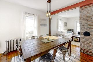 Coastal home with new, full kitchen, walkable downtown location - 3