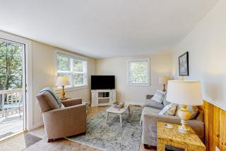 Oceanfront property with 2 homes, firepit & decks - walk to Barrett Park & town - 9