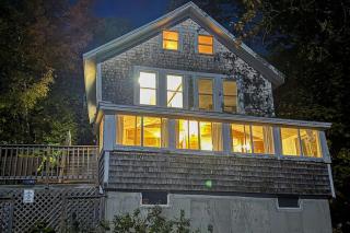 Idyllic Lakefront Retreat: pvt dock & beach for kayaking, swimming & fishing - 7