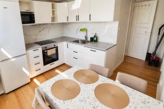 Cozy Family Home Near Bromma Airport & Shops - 1
