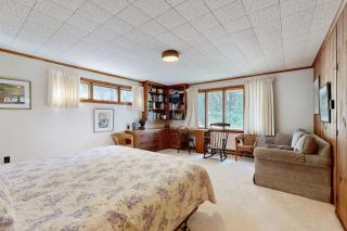 Beachfront Delight with detached guesthouse, private beach access, Dog-friendly - 2