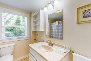 Oceanfront property with 2 homes, firepit & decks - walk to Barrett Park & town - 5