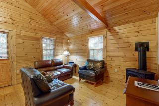 Comfortable two bedroom cabin with firepit, kitchen, hiking trail within walking - 7