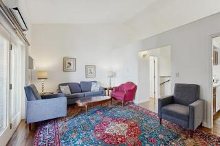Bay View Dog-Friendly Townhouse w/Porch, Gas Grill, Washer/Dryer, Partial A/C - 7