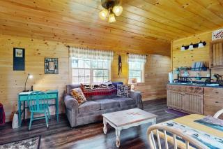 Cozy Cabin with Ocean and Mountain Views, Free Internet - 3