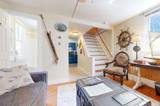 Nautical vacation rental in in walkable downtown with harbor view, grill & deck - Boothbay Harbor - 1