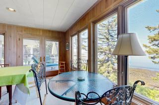 Beachfront Delight with detached guesthouse, private beach access, Dog-friendly - 5