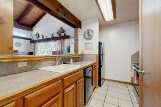 Spacious condo with pool close to beach & casinos - 4