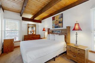 Spacious condo with pool close to beach & casinos - 1