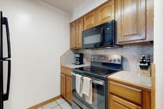 Spacious condo with pool close to beach & casinos - 2