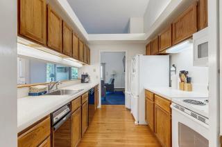 Family & Dog-Friendly Townhouse w/Back Porch, Views, Partial AC - 1