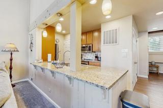 Lake View - 4 Bedroom 3 Bath with Loft Townhome - 4