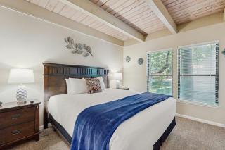 Lake View - 4 Bedroom 3 Bath with Loft Townhome - 2
