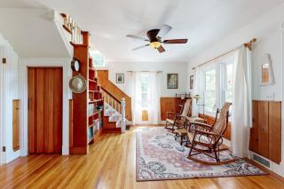 Coastal Serenity Retreat with Ocean Views, Spacious Porch and Modern Comforts - 6