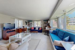 Ocean Point Colony Home w/ Sunroom & Sweeping Ocean Views, Dog-friendly - 7