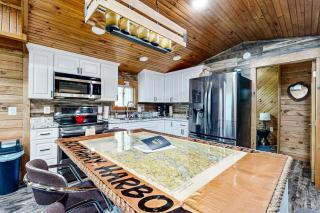 Remodeled Cottage with AC, Private W/D, Full Kitchen, and High-Speed WiFi - 6