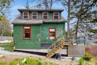 Bayfront cottage with fantastic views & minutes to downtown - Dog-friendly - 9