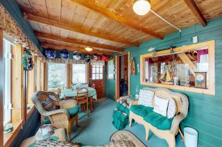 Lakefront cabin with private boat ramp, lake access, wrap-around porch, firepit - 7