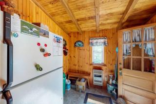 Lakefront cabin with private boat ramp, lake access, wrap-around porch, firepit - 6