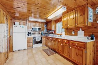 Peaceful Lakefront Escape with Outdoor Dining, Beach Access, Deck & Firepit - 5
