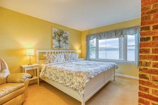 Lakefront cottage w/ beautiful views of Moosehead Lake & Big Moose Mountain - 5