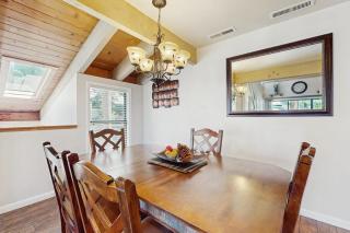 Beautiful townhome with peekaboo lake views pool access and balcony - 2