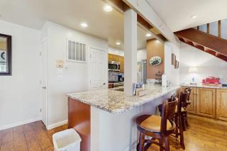 Beautiful townhome with peekaboo lake views pool access and balcony - 1