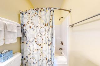 Downtown suite near with water with central AC and shared washer/dryer - 1