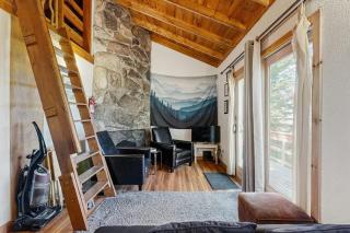 Secluded Sunset Point mountain top cabin, wifi, Dish TV, firepit - 7