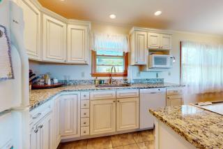 Charming abode with water views, updated kitchen, & internet - dog-friendly - 9