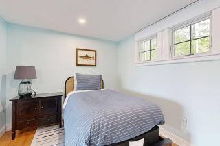 Stunning riverfront home, hot tub, BBQ, and washer & dryer - 5