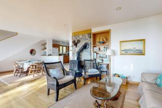 Oceanfront home with water views - central AC, washer/dryer & beach access - 5