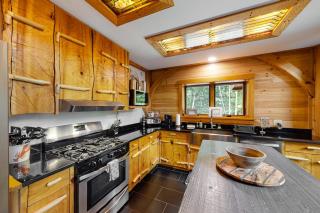 The Cabin on 32 wooded acres - tranquil new-build with sauna & forested views - 5
