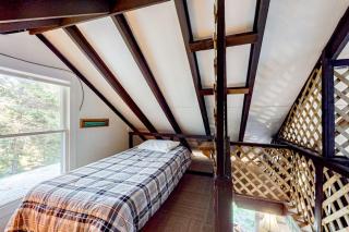 Dog-friendly bay view home - water views - 3