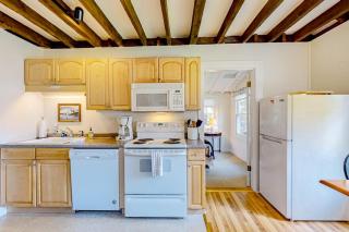 Dog-friendly bay view home - water views - 2