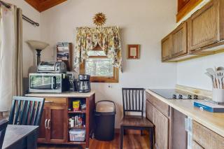Secluded Sunset Point mountain top cabin, wifi, Dish TV, firepit - 3