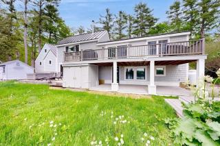 Stunning riverfront home, hot tub, BBQ, and washer & dryer - 8