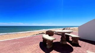 Comfortable Beachfront Condo Las Olas II 1 - 7