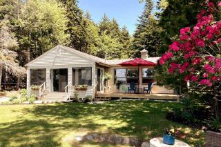 Ocean-view cottage near beach with deck, grill, & full kitchen - 0