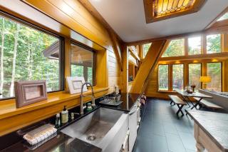 The Cabin on 32 wooded acres - tranquil new-build with sauna & forested views - 1