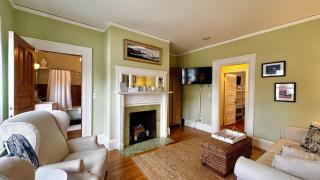 Commanders Cabin, quaint apt steps to downtown - 5