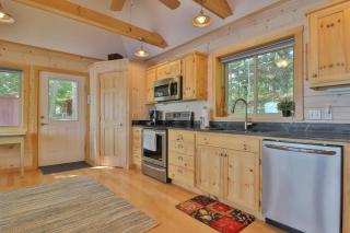 Luxe Bayfront Cabin w/ Stunning Views & Shared Dock- Ideal for Hunting & Fishing - 4
