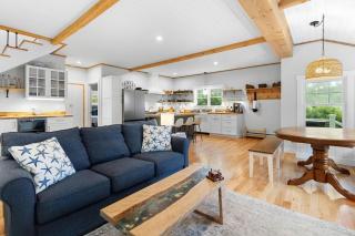Quarry Village Compound; 4BR + Hot Tub on a workin - 8
