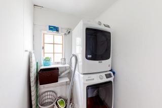 Comfortable Getaway for Two w/ Kitchenette - Right in the Heart of Downtown - 1
