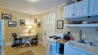 Commanders Cabin, quaint apt steps to downtown - 2