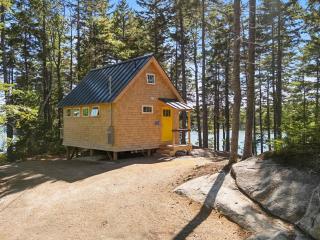 Lindquist Cottage | Waterfront Studio with King Bed - 9