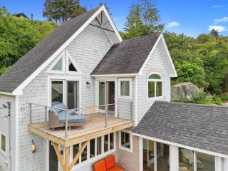 Quarry Village Compound; 4BR + Hot Tub on a workin - 0