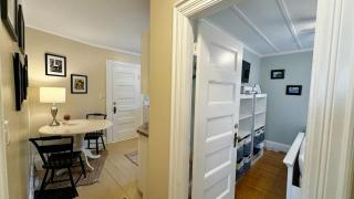 Commanders Cabin, quaint apt steps to downtown - 3
