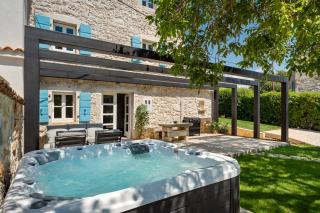 Villa Brisa - 3 En-Suite Bedrooms and Private Jacuzzi - 7