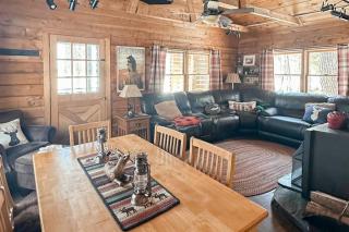 Cozy log cabin w/ deck, BBQ grill & outdoor firepit on Lower Wilson Pond - 3